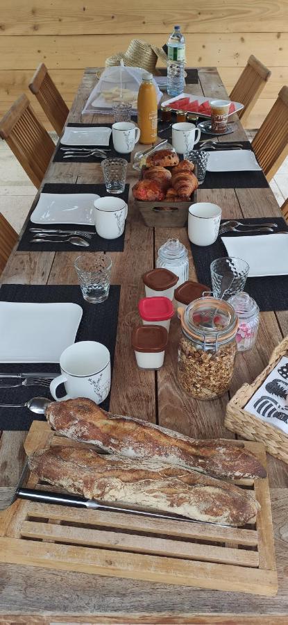 L'Amalgam' Bed and Breakfast Ainay-le-Vieil Exteriör bild