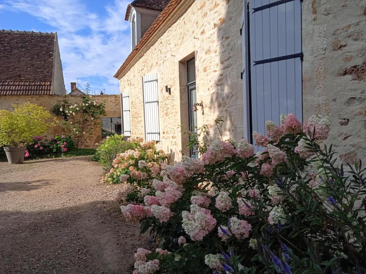 L'Amalgam' Bed and Breakfast Ainay-le-Vieil Exteriör bild