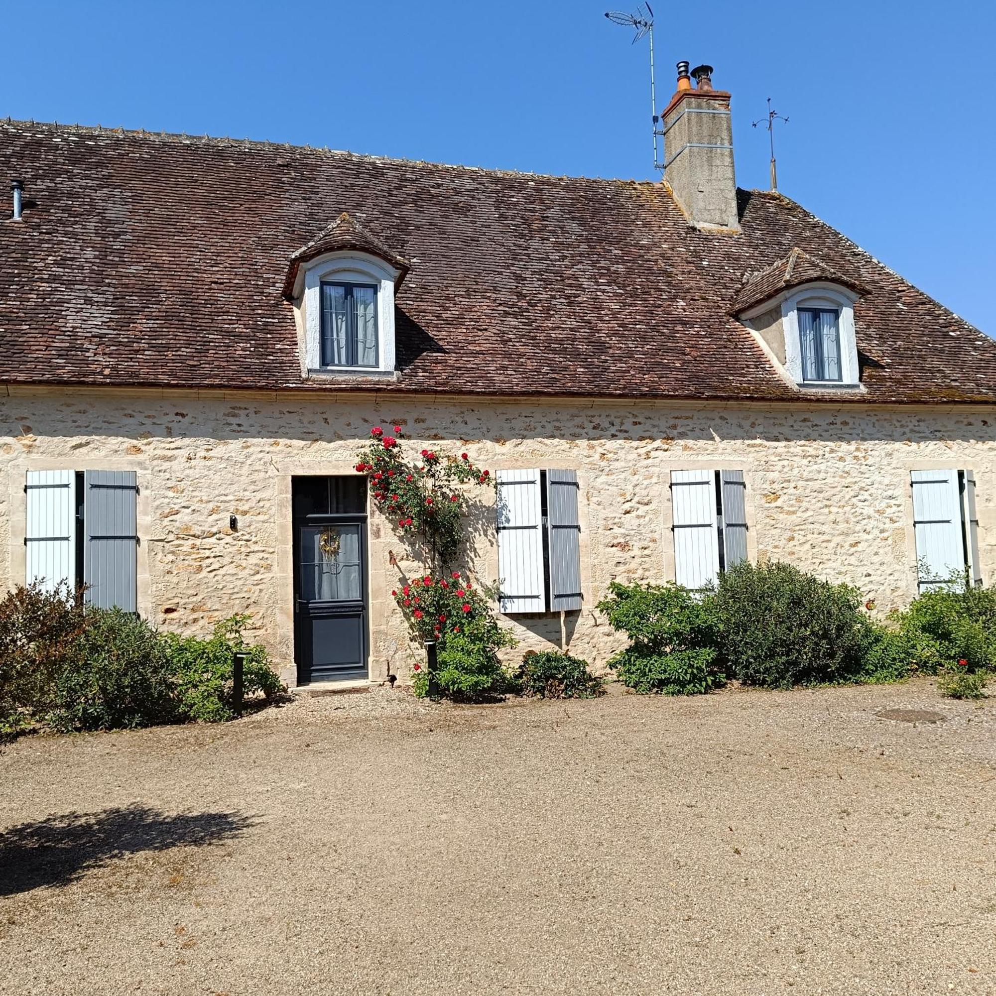 L'Amalgam' Bed and Breakfast Ainay-le-Vieil Exteriör bild