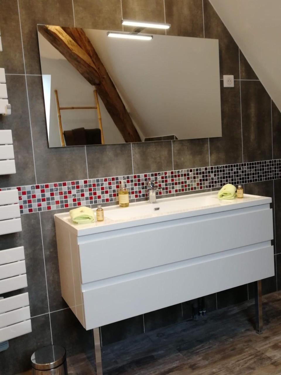 L'Amalgam' Bed and Breakfast Ainay-le-Vieil Exteriör bild
