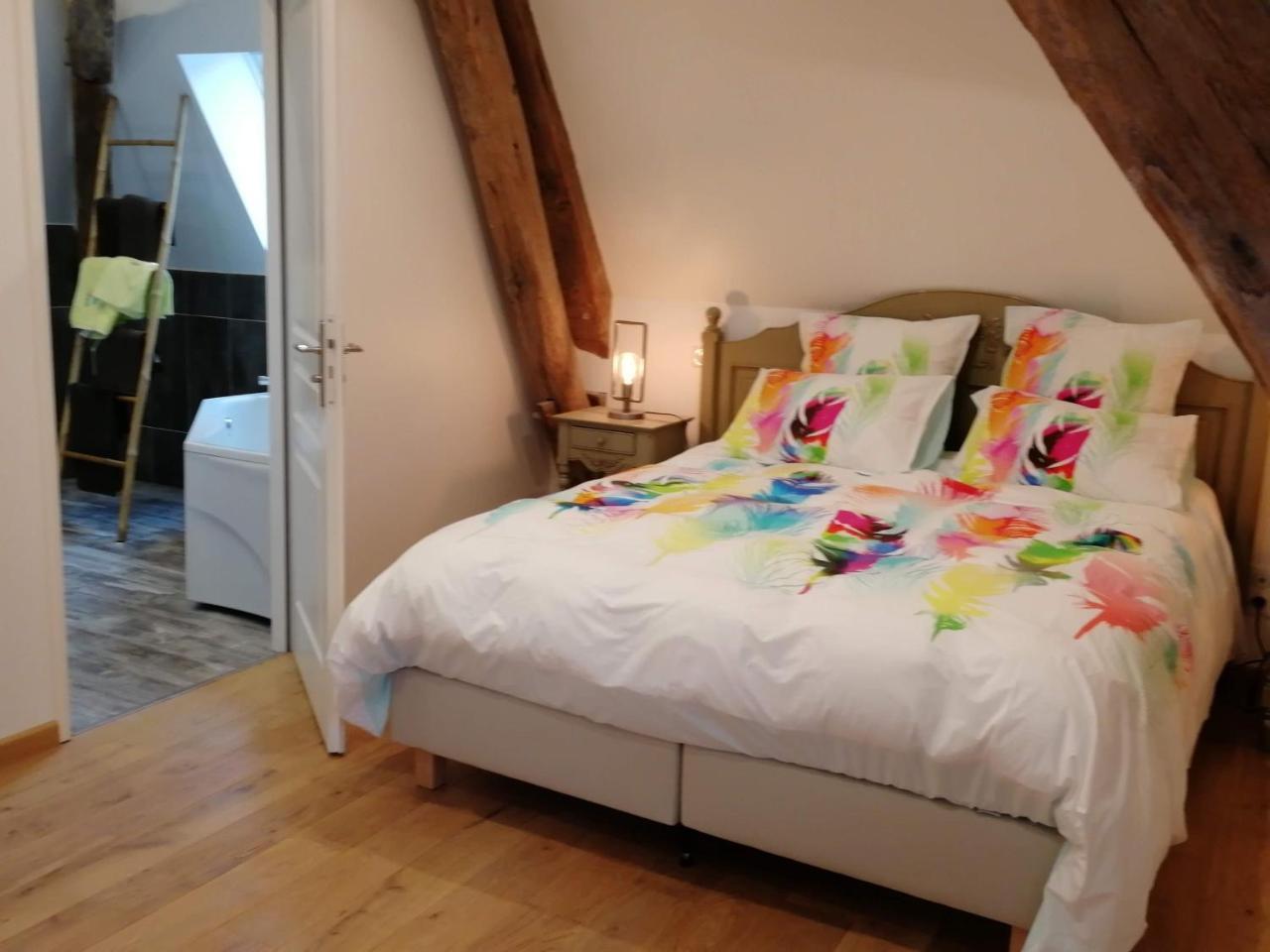 L'Amalgam' Bed and Breakfast Ainay-le-Vieil Exteriör bild
