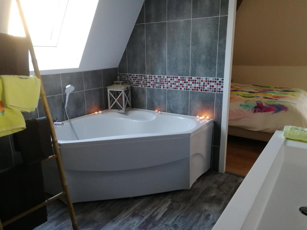 L'Amalgam' Bed and Breakfast Ainay-le-Vieil Exteriör bild