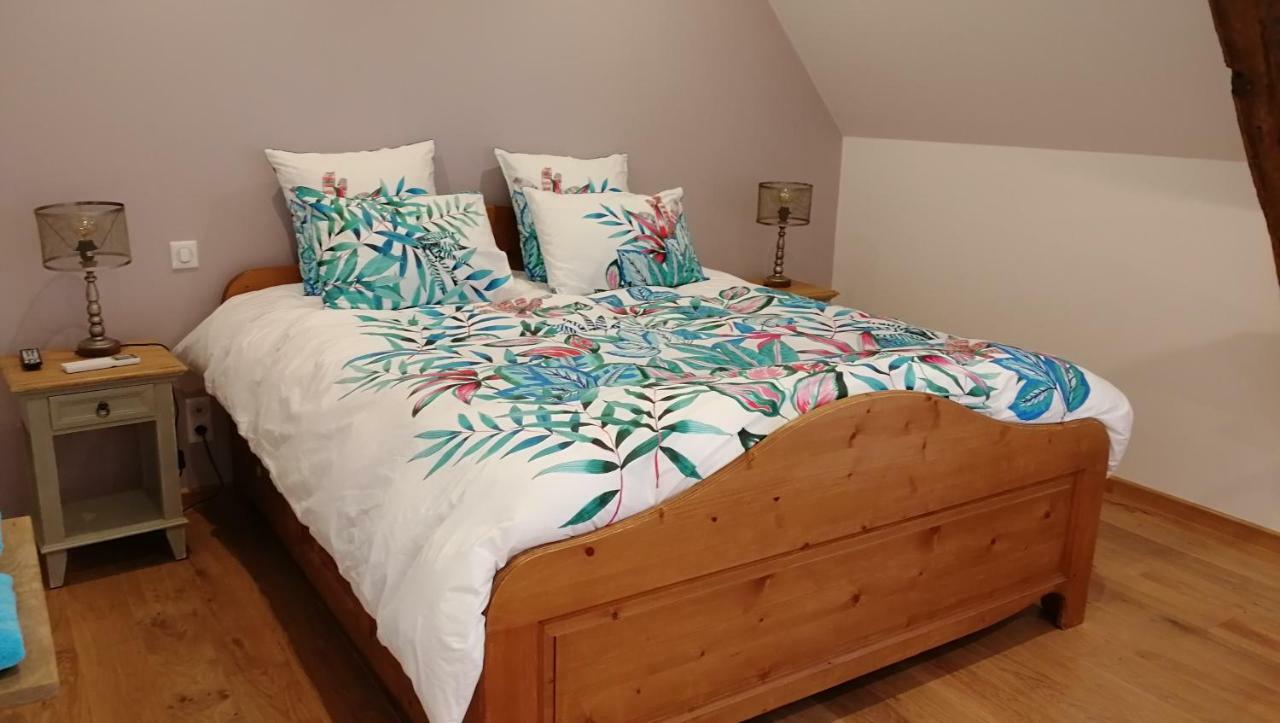 L'Amalgam' Bed and Breakfast Ainay-le-Vieil Exteriör bild