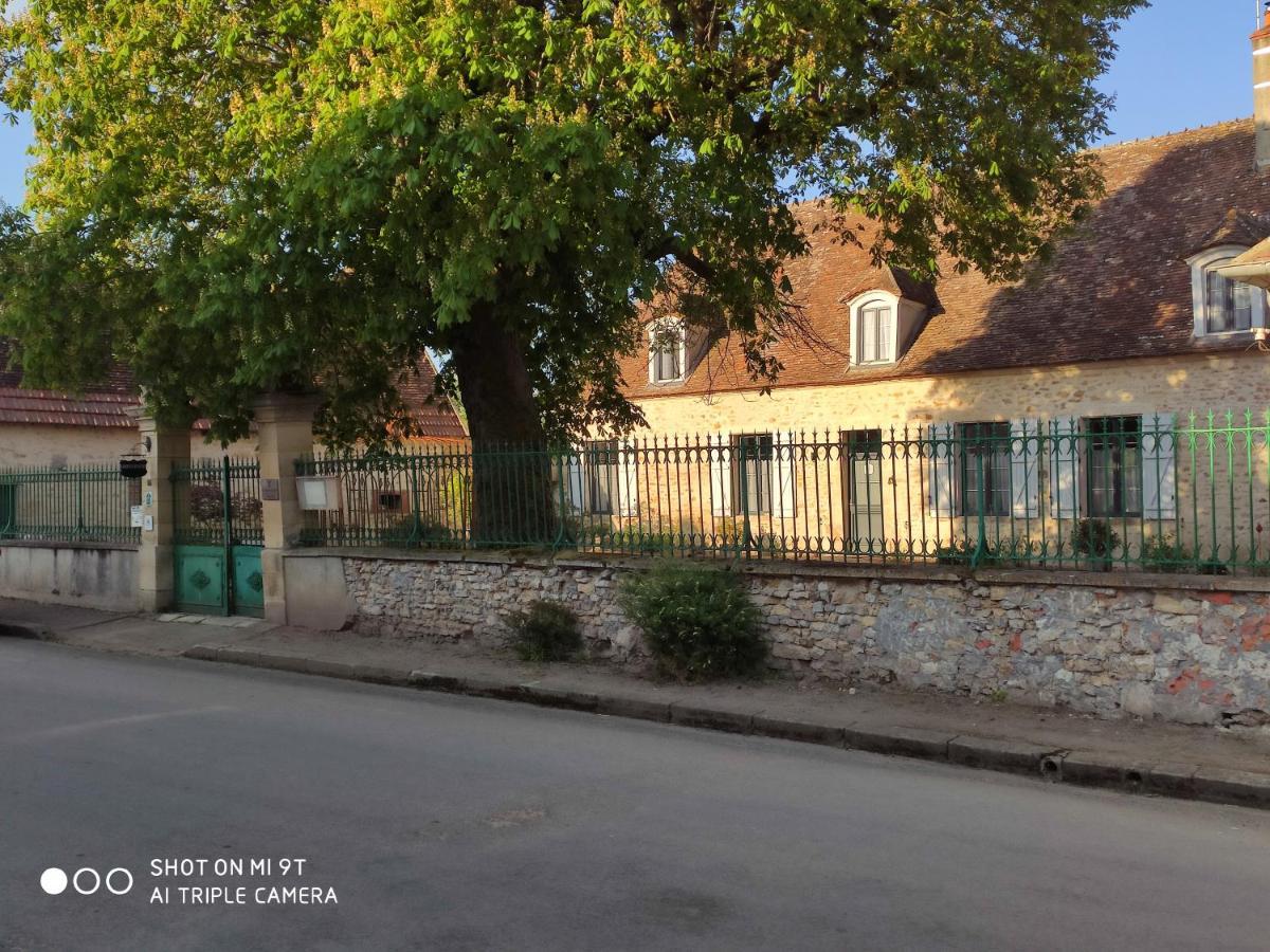 L'Amalgam' Bed and Breakfast Ainay-le-Vieil Exteriör bild